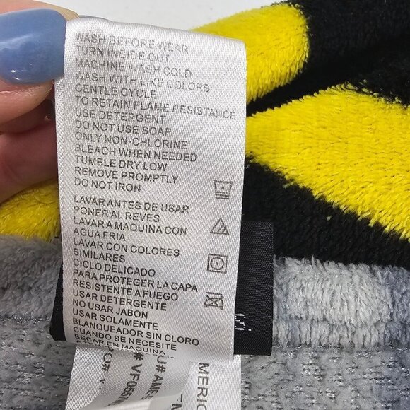 Batman Youth Boys Bath Robe One Size Kids Sizes 4-10 Gray Fleece Bat Back Logo - Picture 10 of 12